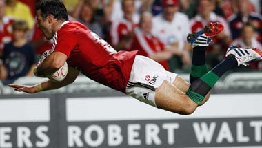 rugby-player-diving-for-ball